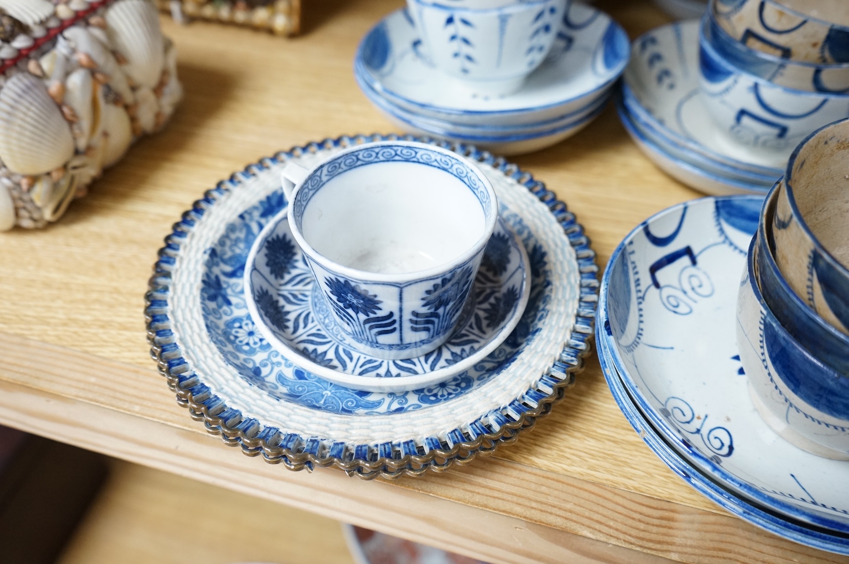 A group of 19th century pearlware set of tea bowls and saucers and to similar basket with border plates